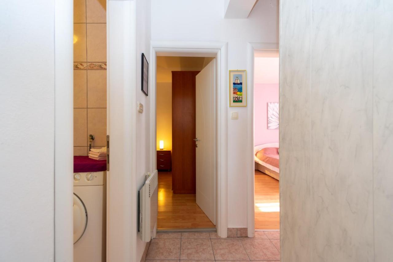 Apartments By The Sea Mandre, Pag - 4093 Kolan Bagian luar foto