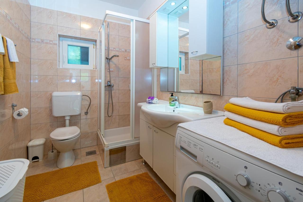 Apartments By The Sea Mandre, Pag - 4093 Kolan Bagian luar foto