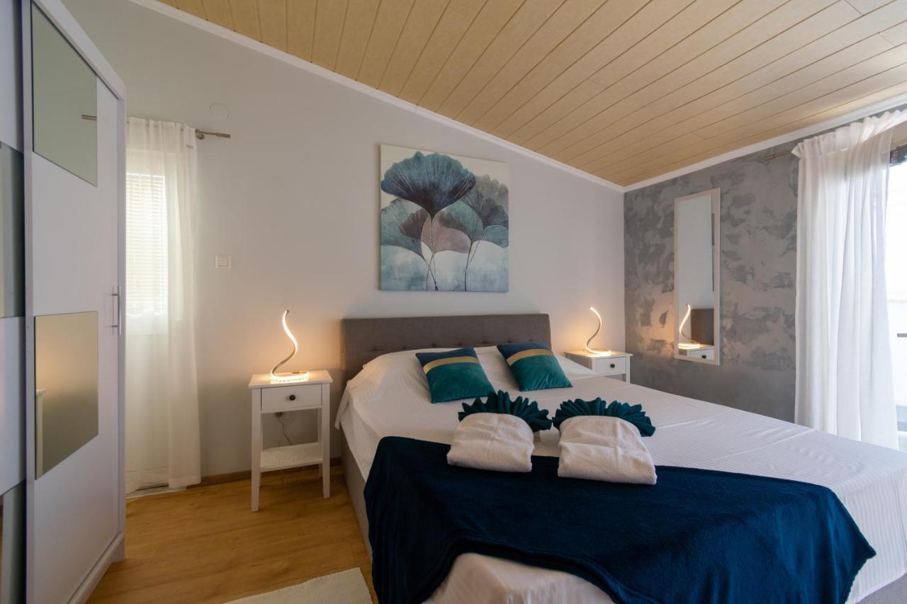 Apartments By The Sea Mandre, Pag - 4093 Kolan Bagian luar foto