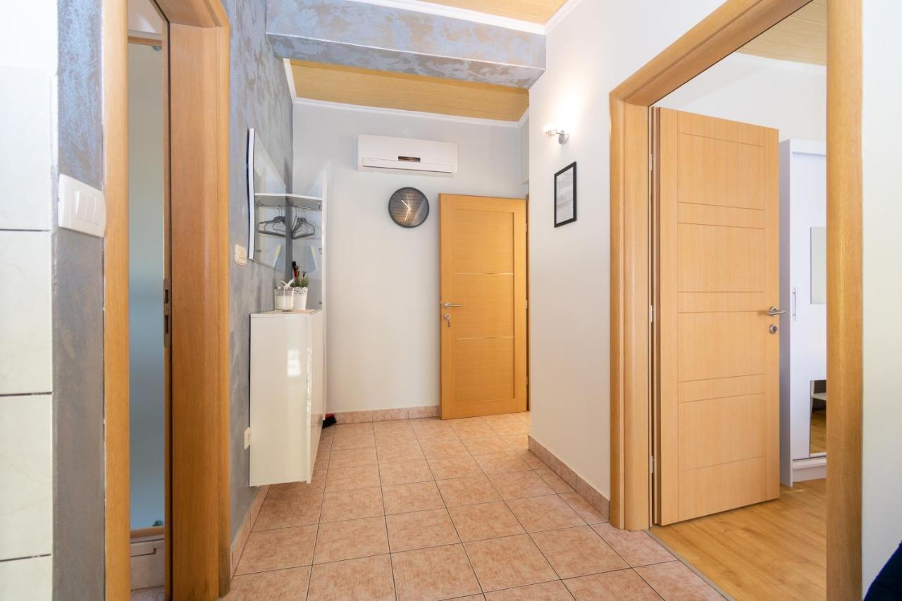 Apartments By The Sea Mandre, Pag - 4093 Kolan Bagian luar foto