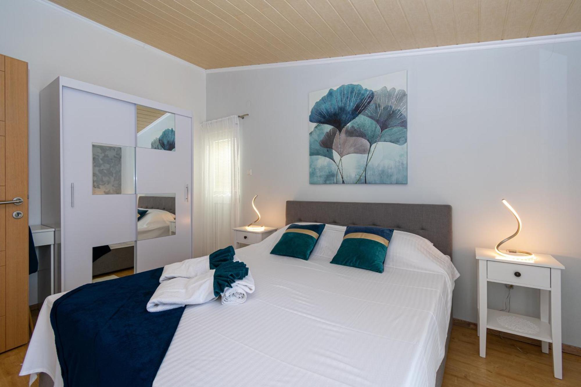 Apartments By The Sea Mandre, Pag - 4093 Kolan Ruang foto