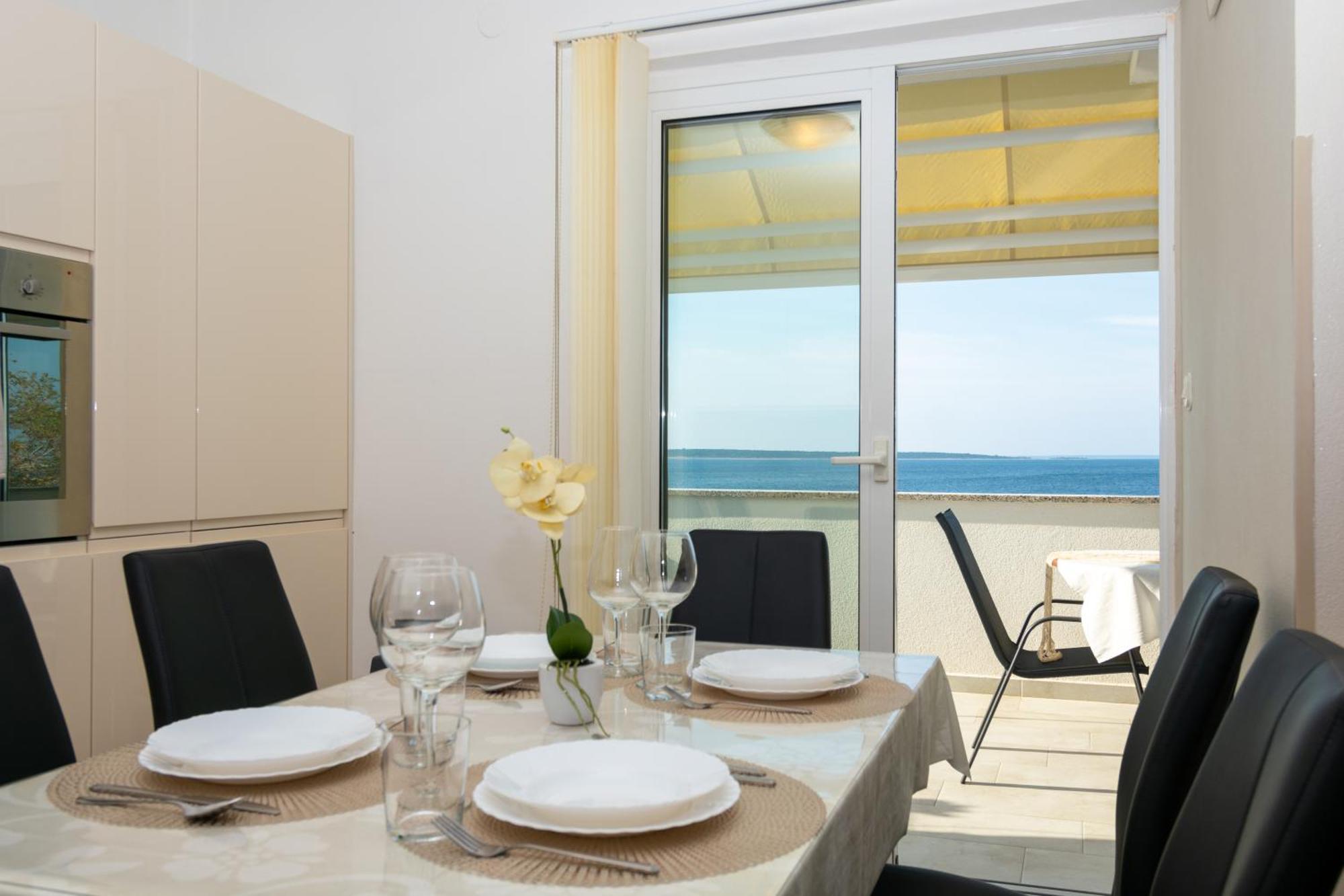 Apartments By The Sea Mandre, Pag - 4093 Kolan Ruang foto