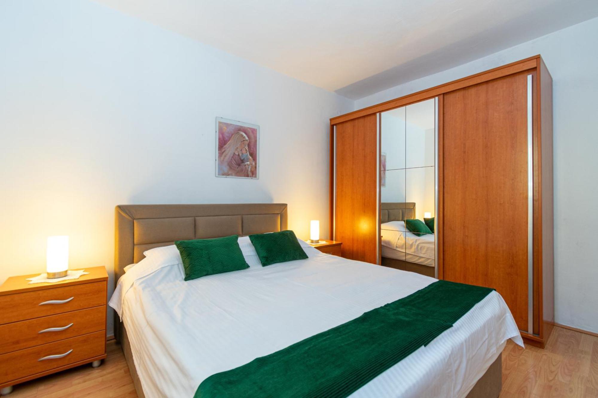 Apartments By The Sea Mandre, Pag - 4093 Kolan Ruang foto